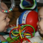 Friends matter: Babies use group size to determine social dominance