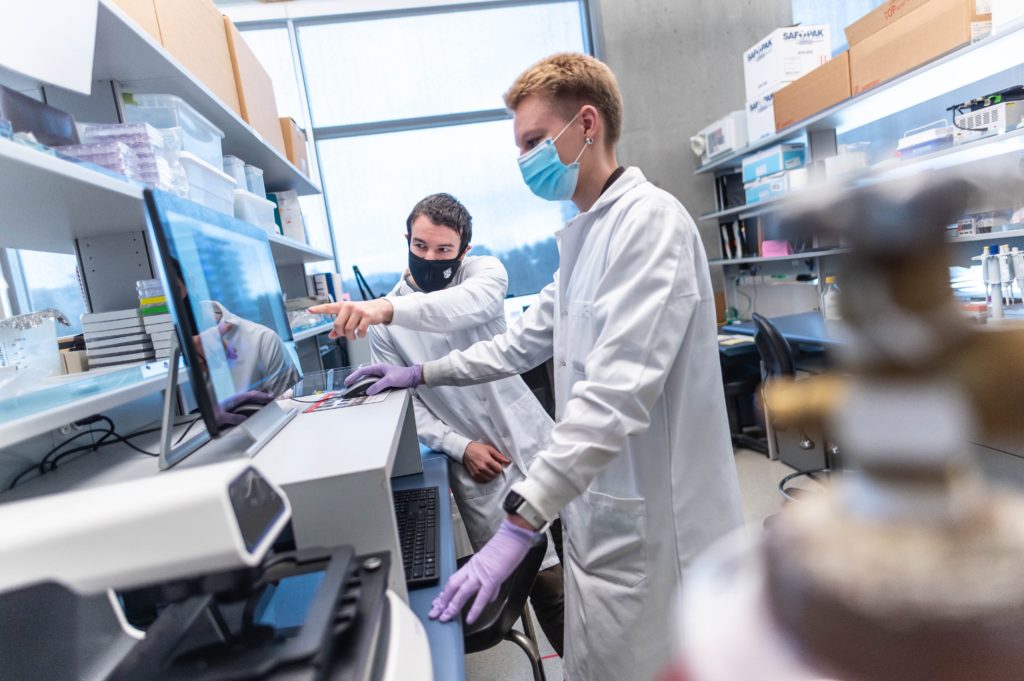 Co-author Connor Thompson and Jean lab researcher Annika Schulz working in Jean lab 