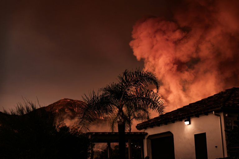 Extreme heat and wildfire smoke is a risky combination, new study finds