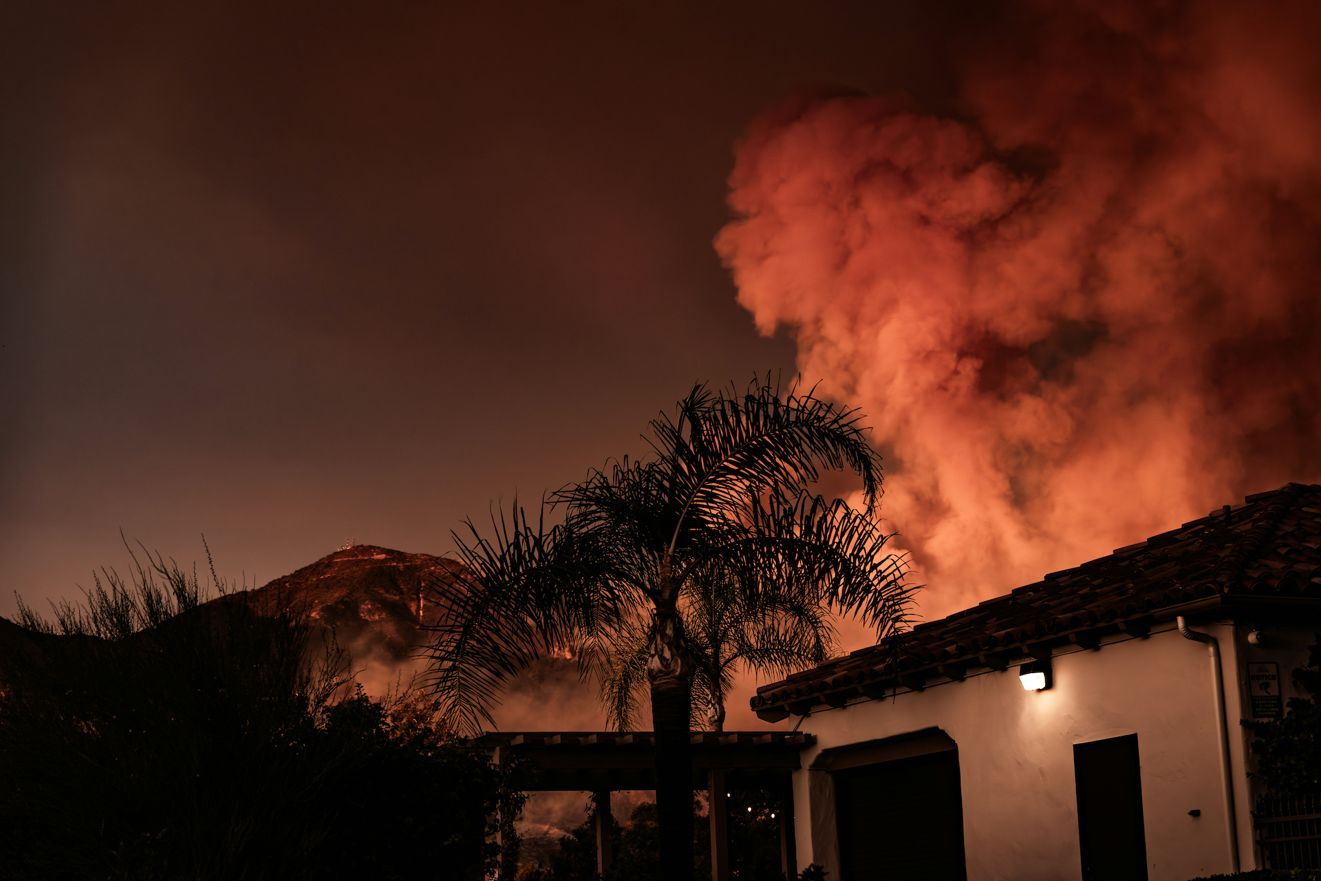 Extreme heat and wildfire smoke is a risky combination, new study finds
